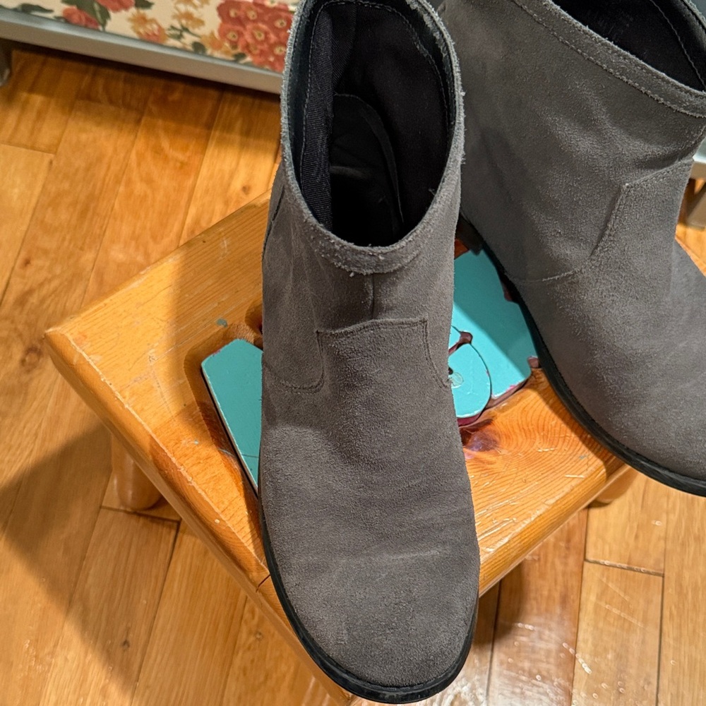 Aldo Gray Ankle Boots - Picture 4 of 16